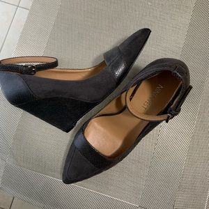 Nine West Size 7 shoes.